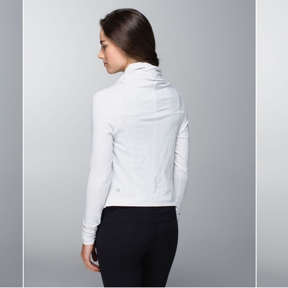 Lululemon Iconic Wrap in Heathered White - Picture 2 of 7